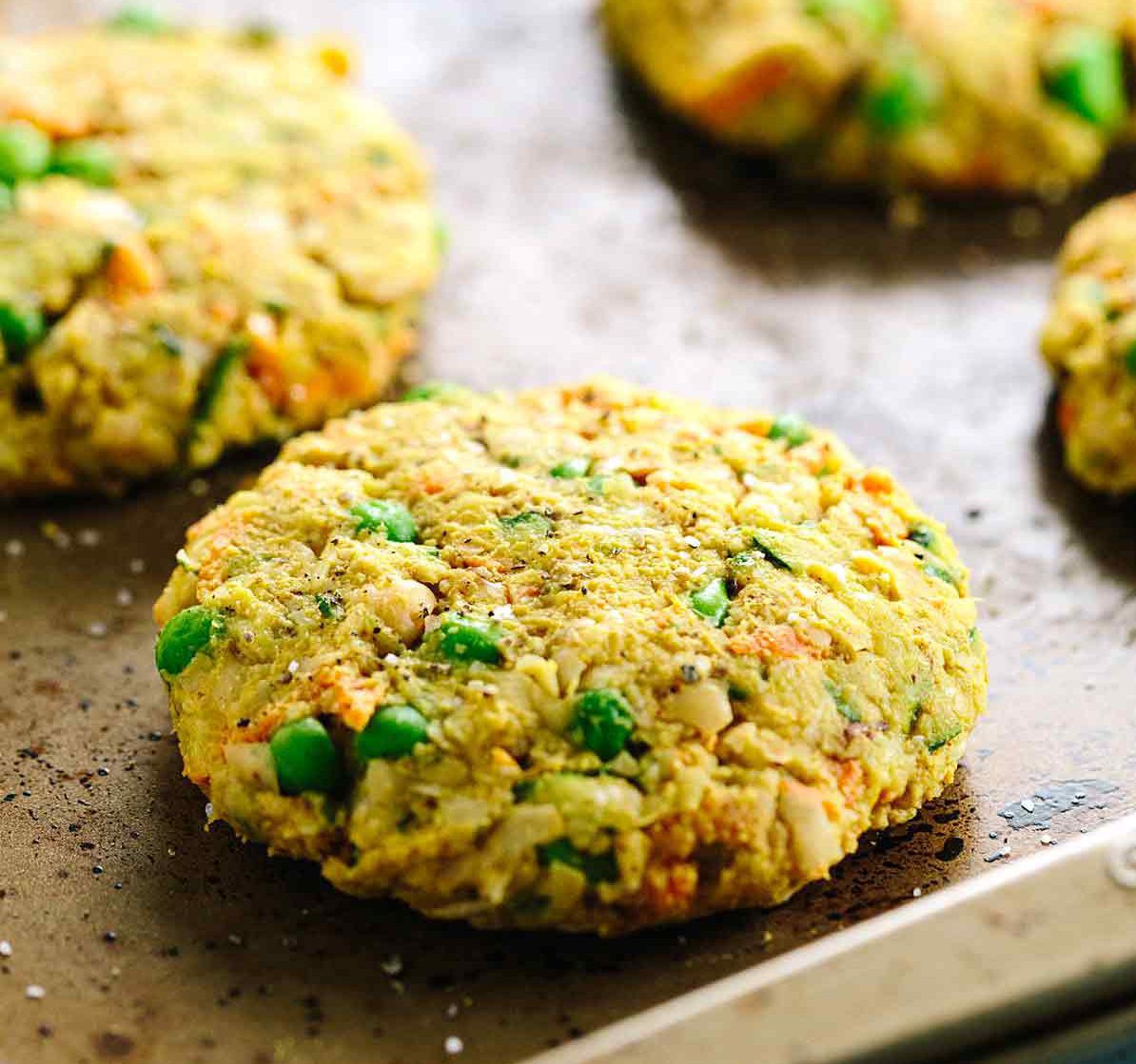 طرز تهیه کوکو مرغ و نخود فرنگی