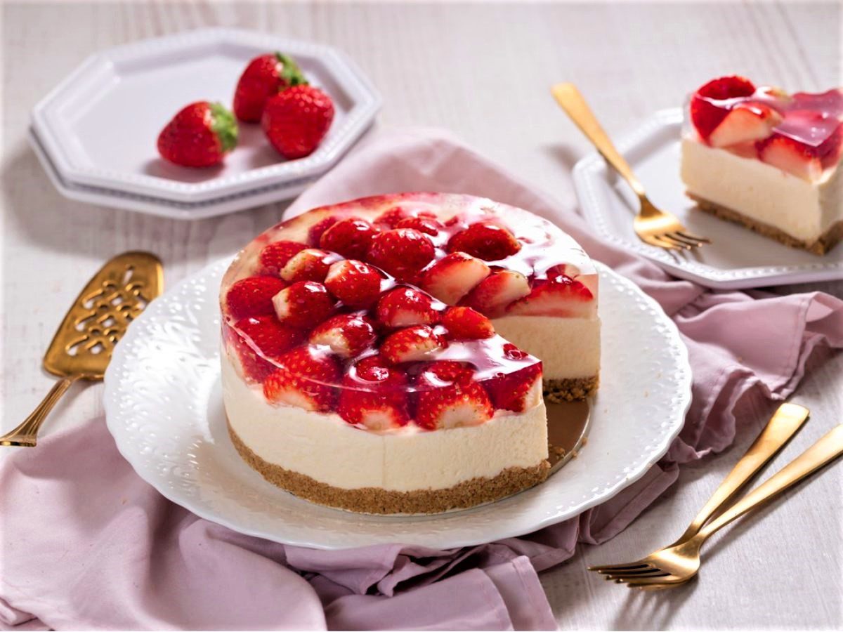 طرز تهیه چیز کیک توت فرنگی