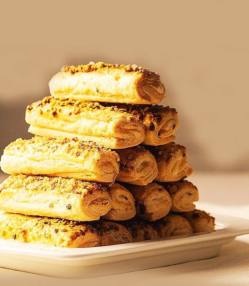 طرز تهیه شیرینی ساق عروس کرم دار