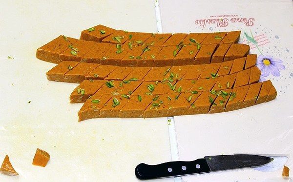 طرز تهیه حلوا لوز