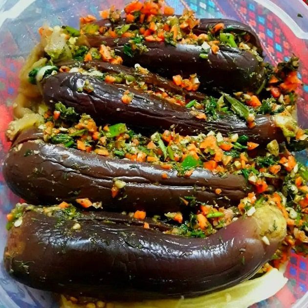 طرز تهیه ترشی بادمجان شکم پر