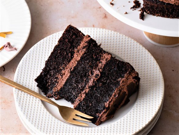 طرز تهیه کیک شکلاتی بی بی
