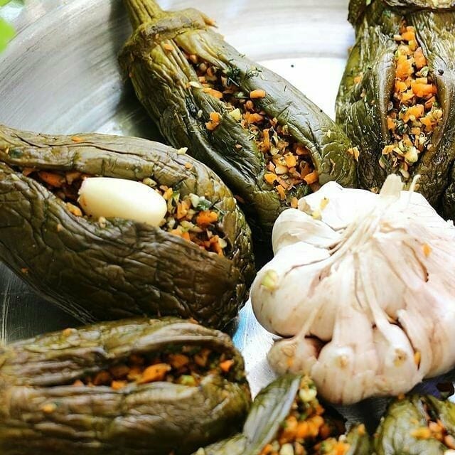 طرز تهیه ترشی بادمجان شکم پر